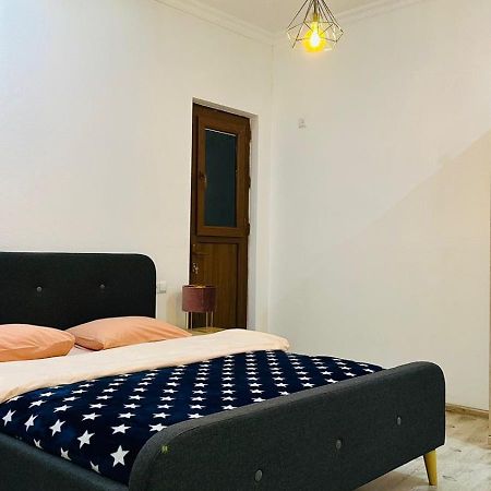 Sweet Apartment In Kutaiszi Kültér fotó