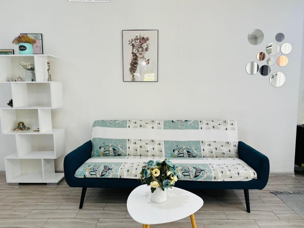 Sweet Apartment In Kutaiszi Kültér fotó
