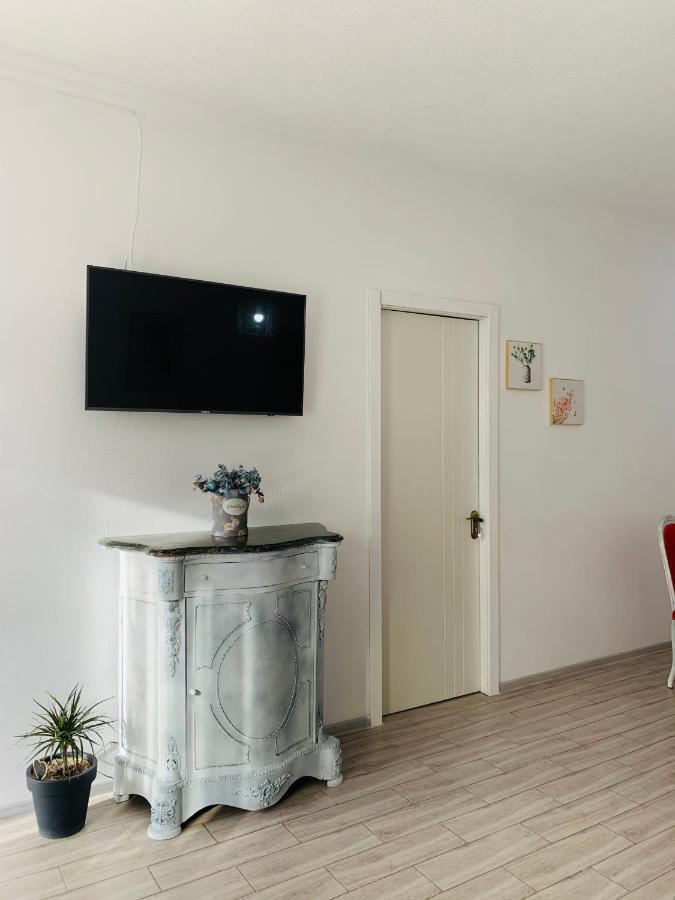 Sweet Apartment In Kutaiszi Kültér fotó